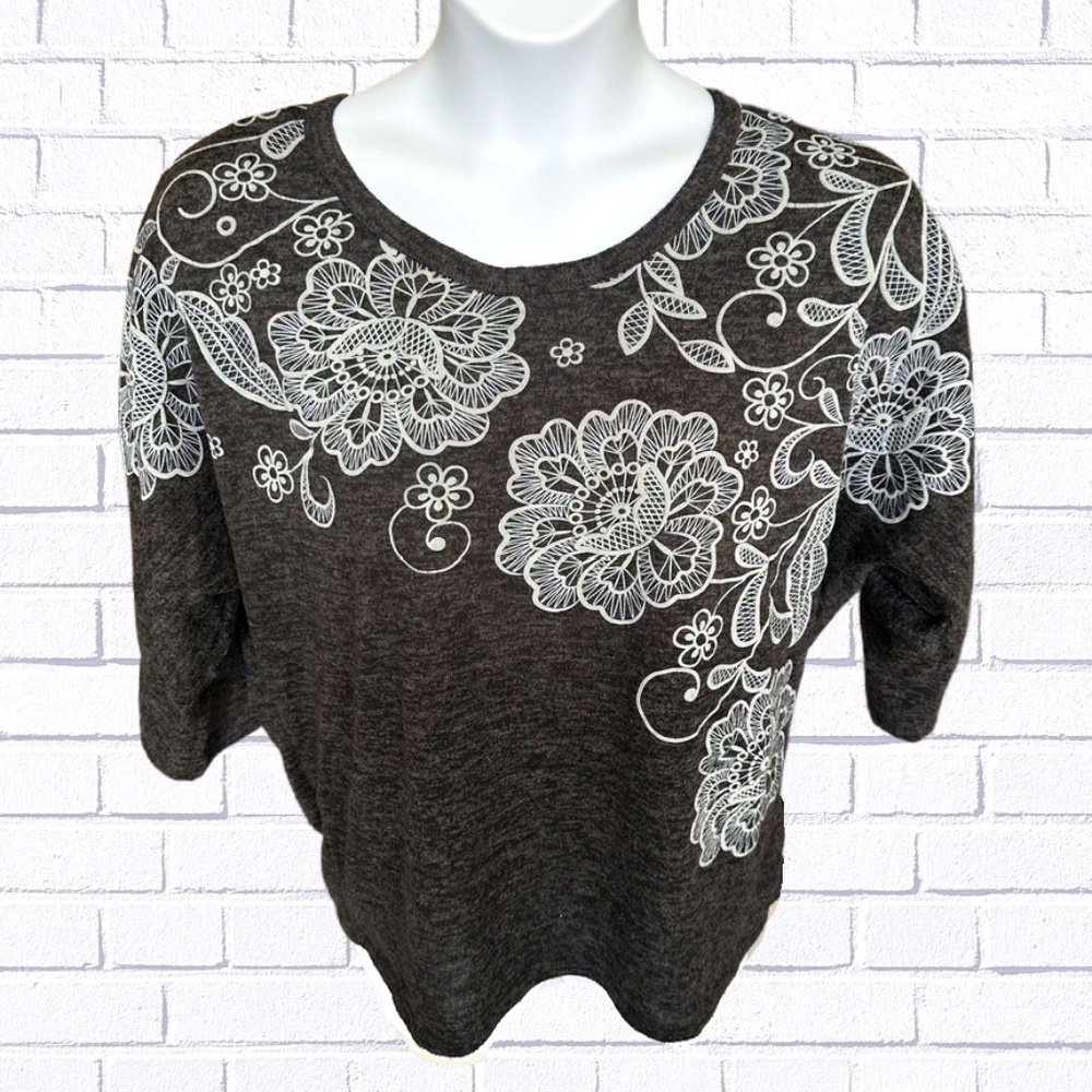 3 for $15 Biology 3/4 Grey Sleeve Top With White Floral Design XL